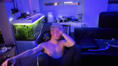 Rayzel online show from February 18, 6:37 pm