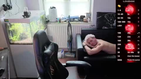 Rayzel online show from March 20, 5:07 pm