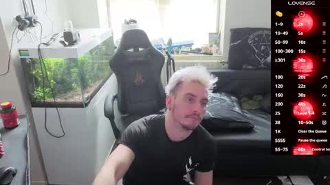 Rayzel online show from April 1, 11:33 am