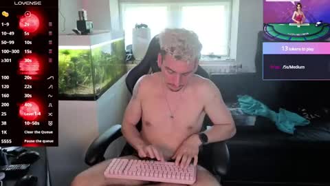 Rayzel White online show from June 5, 6:13 pm