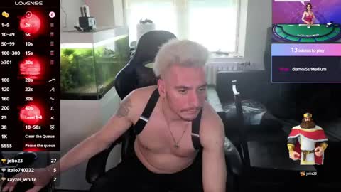 Rayzel White online show from June 9, 5:13 pm