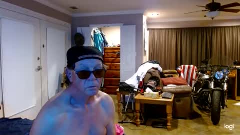 Snapshot of ready4aride2day chatting on March 16, 5:44 am ready4aride2day online show from March 16, 5:44 am