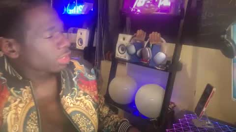 skylar online show from April 25, 10:18 pm