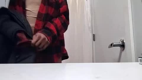 Snapshot of realdrewreynolds chatting on January 1, 8:47 pm tranzGODess online show from January 1, 8:47 pm