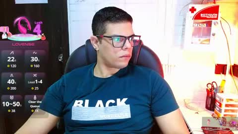 Snapshot of realjoel chatting on May 12, 11:40 am Joel online show from May 12, 11:40 am