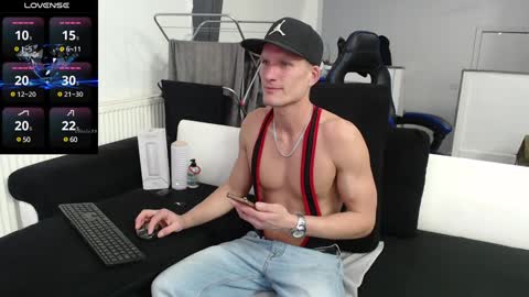 Snapshot of reallyman7 chatting on January 3, 3:27 am Ask me online show from January 3, 3:27 am