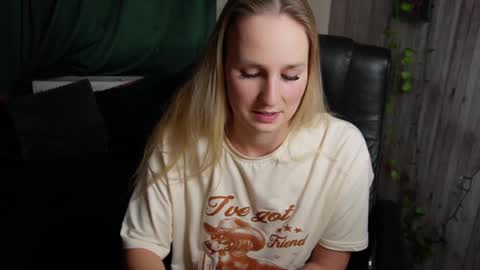 Snapshot of realmiagold chatting on February 7, 9:15 pm IG realmiagold online show from February 7, 9:15 pm