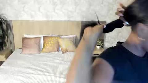 Snapshot of rebeca_cortez1 chatting on June 25, 7:40 pm I invite you to my birthday on November 3th online show from June 25, 7:40 pm