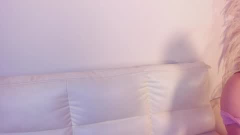 Snapshot of rebeca_williams_ chatting on February 1, 2:37 am Rebeca Williams online show from February 1, 2:37 am