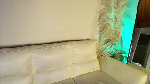 Snapshot of rebeca_williams_ chatting on February 4, 2:07 am Rebeca Williams online show from February 4, 2:07 am