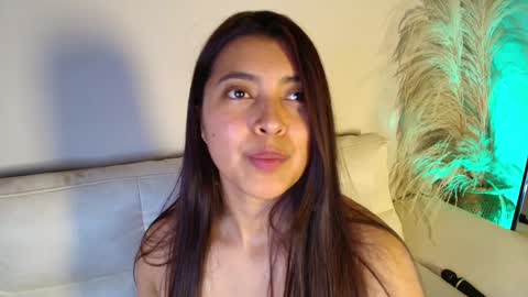 Snapshot of rebeca_williams_ chatting on February 4, 5:10 am Rebeca Williams online show from February 4, 5:10 am