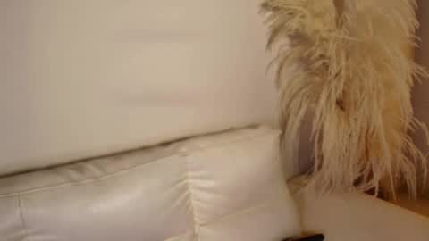 Snapshot of rebeca_williams_ chatting on February 8, 5:18 am Rebeca Williams online show from February 8, 5:18 am