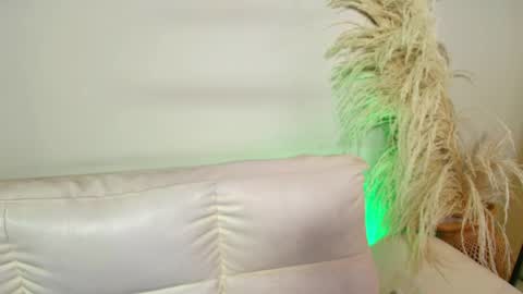 Snapshot of rebeca_williams_ chatting on February 12, 8:27 am Rebeca Williams online show from February 12, 8:27 am