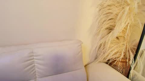 Snapshot of rebeca_williams_ chatting on February 14, 2:18 am Rebeca Williams online show from February 14, 2:18 am