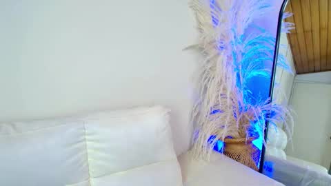 Snapshot of rebeca_williams_ chatting on February 18, 8:47 pm Rebeca Williams online show from February 18, 8:47 pm