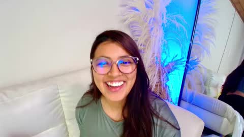 Snapshot of rebeca_williams_ chatting on February 19, 6:00 am Rebeca Williams online show from February 19, 6:00 am