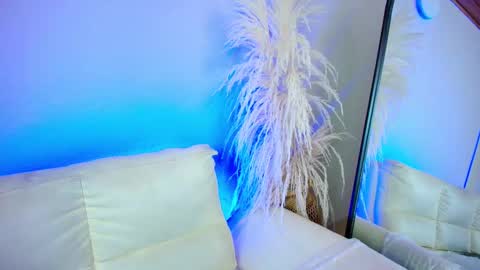 Snapshot of rebeca_williams_ chatting on February 24, 5:11 am Rebeca Williams online show from February 24, 5:11 am