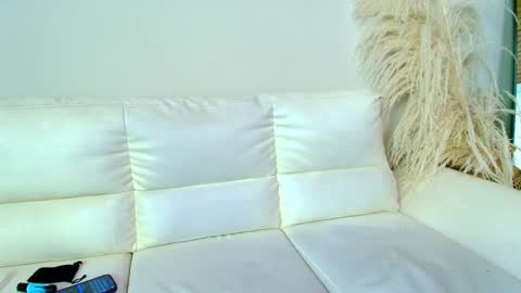 Snapshot of rebeca_williams_ chatting on February 24, 9:09 pm Rebeca Williams online show from February 24, 9:09 pm