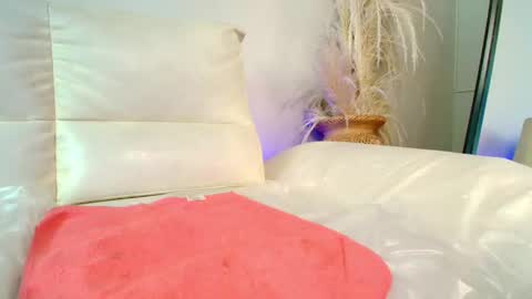 Snapshot of rebeca_williams_ chatting on February 27, 9:36 pm Rebeca Williams online show from February 27, 9:36 pm