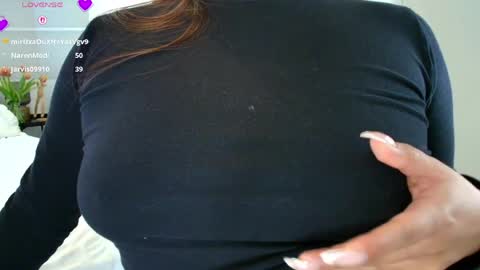 Snapshot of rebeca_williams_ chatting on May 1, 3:16 pm Rebeca Williams online show from May 1, 3:16 pm