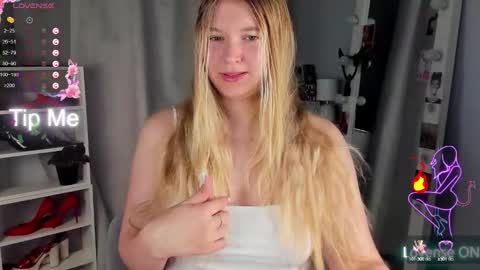 rebecca_____ online show from September 28, 1:55 am