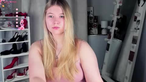 rebecca_____ online show from February 11, 1:54 am