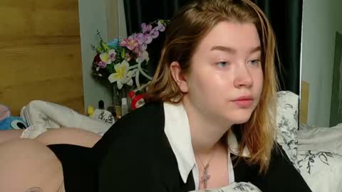 Snapshot of rebecca_lace chatting on October 31, 10:11 pm rebecca_lace online show from October 31, 10:11 pm