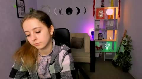 rebecca_smile_ online show from April 27, 12:14 pm