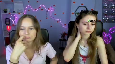 rebecca_smile_ online show from May 11, 12:33 pm