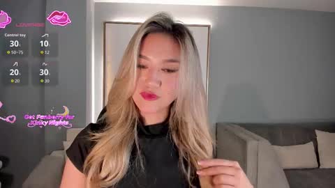 Snapshot of rebeccahudson_ chatting on February 28, 8:21 pm Rebe online show from February 28, 8:21 pm