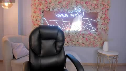 Snapshot of rebeccahudson_ chatting on March 7, 11:29 am Rebe online show from March 7, 11:29 am