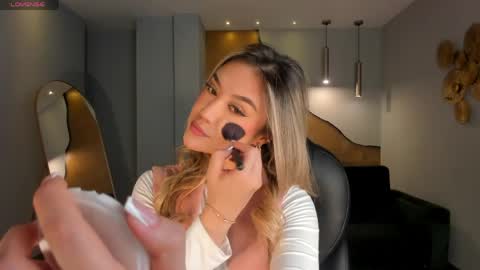 Snapshot of rebeccahudson_ chatting on March 27, 6:40 pm Rebe online show from March 27, 6:40 pm