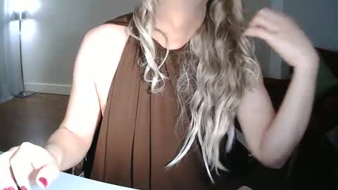 Snapshot of rebeccasoftly chatting on January 15, 6:55 pm Nadiahorny online show from January 15, 6:55 pm