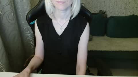 Snapshot of rebesaolset chatting on February 6, 5:19 pm RebesaOlset online show from February 6, 5:19 pm