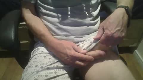 Snapshot of recasc chatting on December 15, 9:52 pm Rene online show from December 15, 9:52 pm