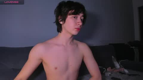 Snapshot of recklessalan chatting on April 26, 4:37 pm Alan online show from April 26, 4:37 pm