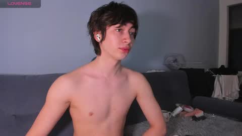 Snapshot of recklessalan chatting on April 27, 12:25 pm Alan online show from April 27, 12:25 pm