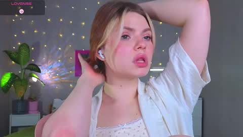 Snapshot of red__candy chatting on May 14, 2:46 pm red__candy online show from May 14, 2:46 pm