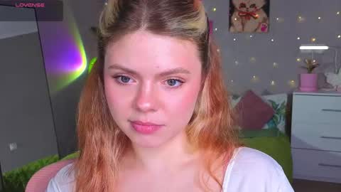 Snapshot of red__candy chatting on May 15, 2:02 pm red__candy online show from May 15, 2:02 pm