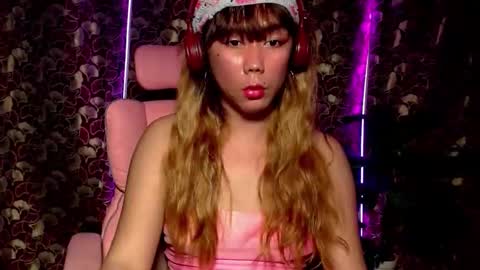 Snapshot of red_kitsune69 chatting on October 24, 9:33 pm red_kitsune69 online show from October 24, 9:33 pm