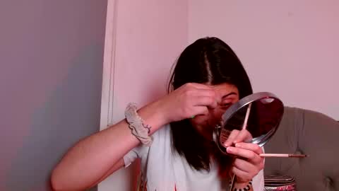 IG   OF red moonn online show from December 3, 6:43 am