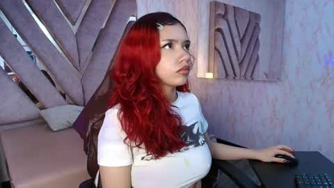 red_pandaa online show from April 24, 5:43 am