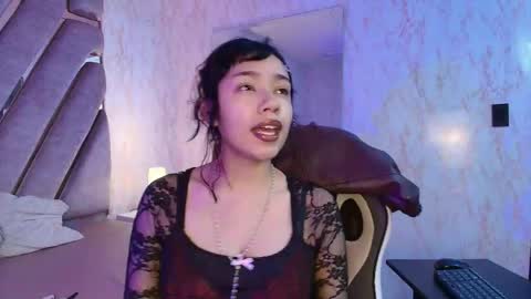 red_pandaa online show from May 10, 3:44 am