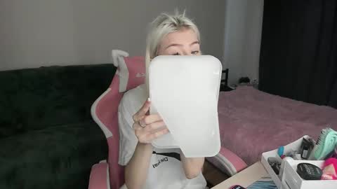 Erika online show from November 26, 6:36 am