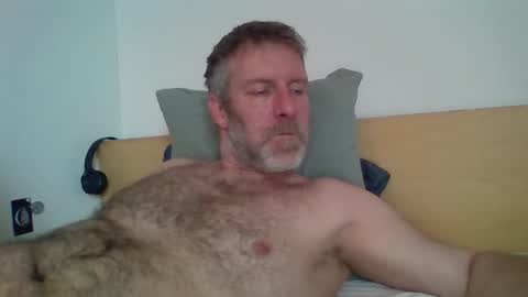 Snapshot of redandbluecloud chatting on February 5, 10:42 am Red online show from February 5, 10:42 am