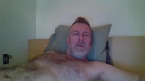 Snapshot of redandbluecloud chatting on February 16, 5:25 am Red online show from February 16, 5:25 am