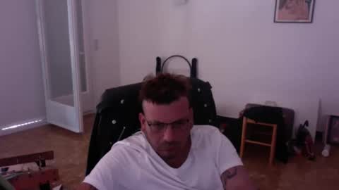 Snapshot of redbonezzzz chatting on April 26, 3:21 pm redbonezzzz online show from April 26, 3:21 pm