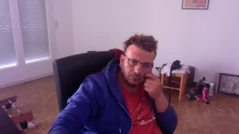 Snapshot of redbonezzzz chatting on April 30, 8:09 am redbonezzzz online show from April 30, 8:09 am