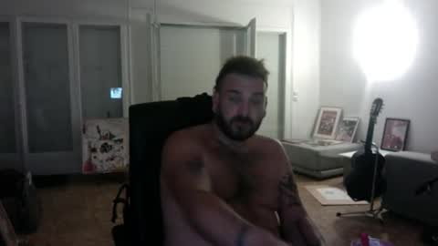 Snapshot of redbonezzzz chatting on June 8, 12:25 am redbonezzzz online show from June 8, 12:25 am