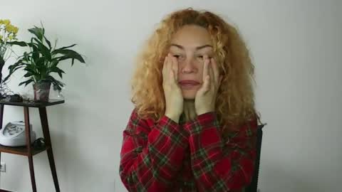 reddgirll online show from January 30, 10:29 am
